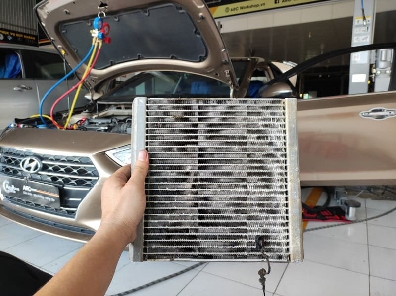 Thay lọc gió động cơ